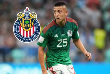 Roberto Alvarado made his World Cup debut during the loss to Argentina, Chivas decides his future 