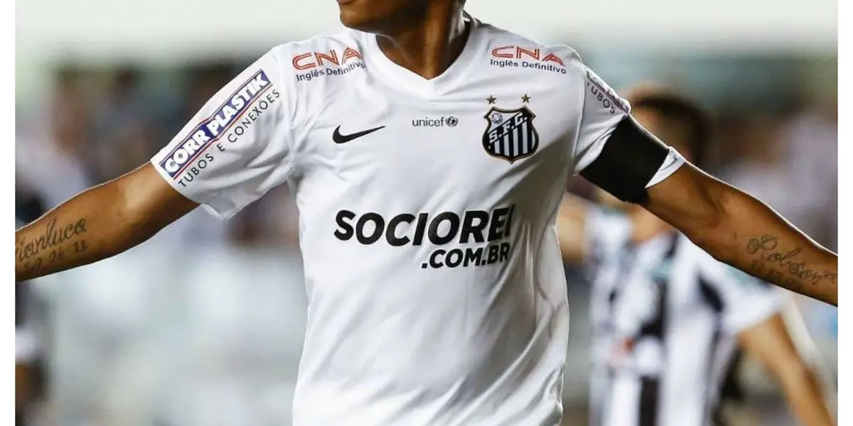 Robinho always said that he would retire in Santos and complied by collecting the minimum wage