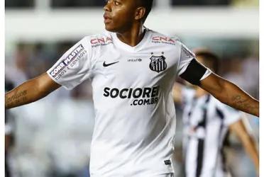 Robinho always said that he would retire in Santos and complied by collecting the minimum wage
