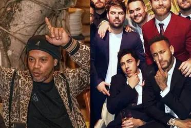 Ronaldinho, in true Ronaldinho style, introduced his new group of friends with whom he was partying and started a dispute with Neymar to see who has the best group of friends for the night.