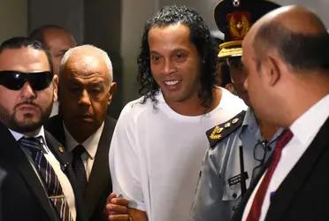Ronaldinho was always very questioned, but he was not the unioc great player who signed on his contract who could go out to party
