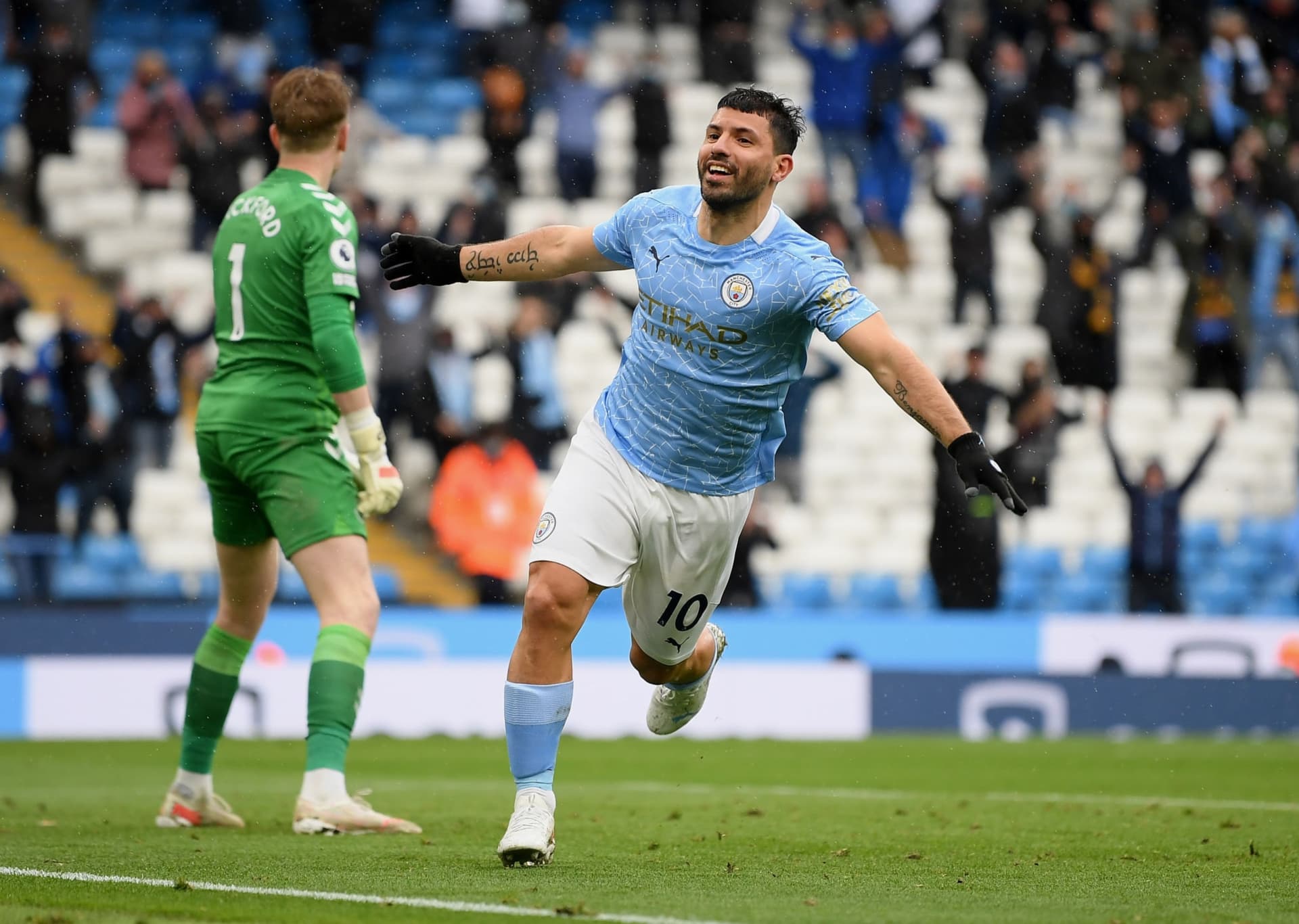 Sergio Agüero will no longer play at home with Manchester City and his fans paid tribute to him