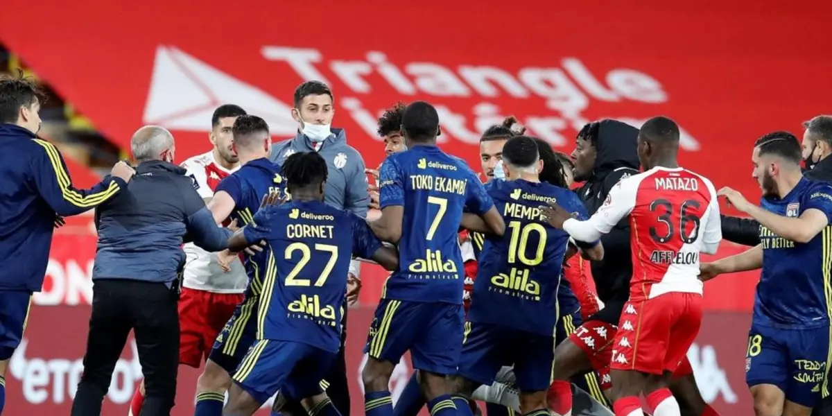 Video: Scandalous fight between players from Monaco and Lyon
