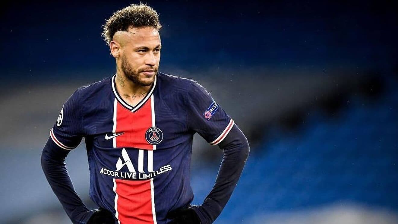 Several European clubs are pursuing the situation of the seasoned Brazilian attacker. The Premier League, the most likely destination.