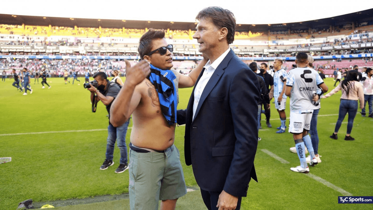 Shortly after the terrible event, a video was broadcast on social networks in which the Querétaro coach was apparently inciting violence at the Corregidora stadium.