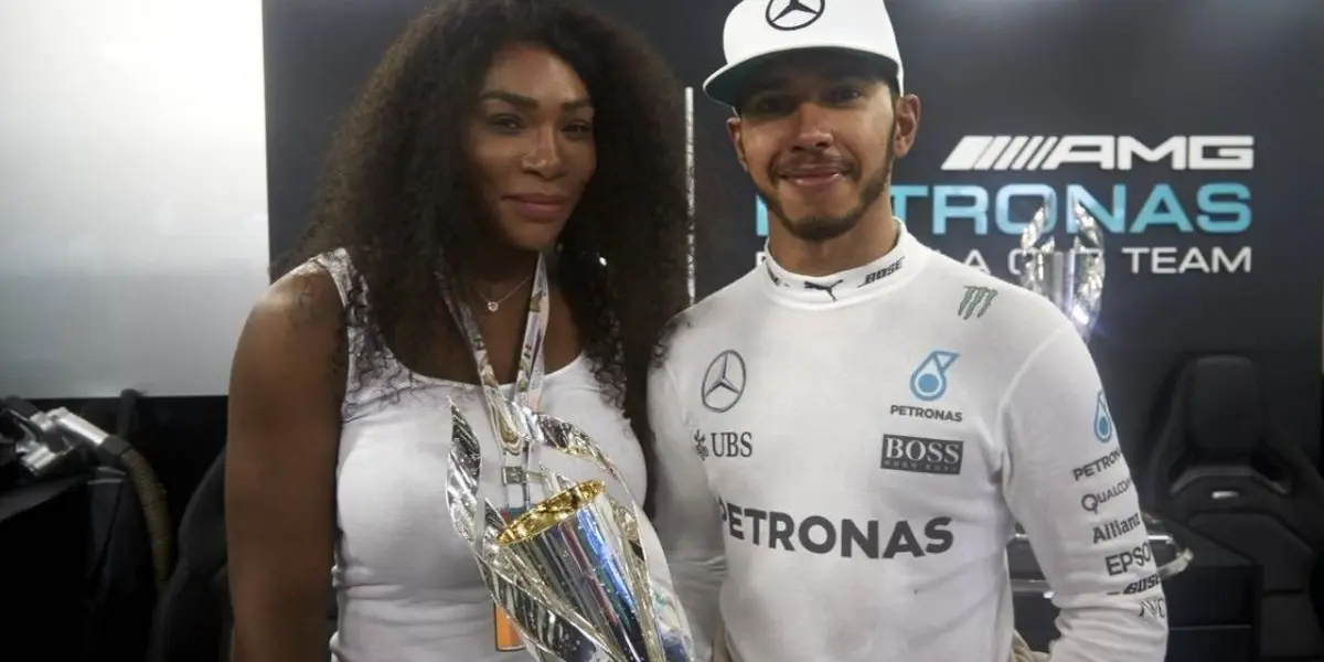 'Sky Sports' claims that Lewis Hamilton, Formula 1 driver for Mercedes, and Serena Williams, tennis player, have entered the bidding for the purchase of Chelsea as part of Martin Broughton's bid, which is the favorite to take control of the Blues.