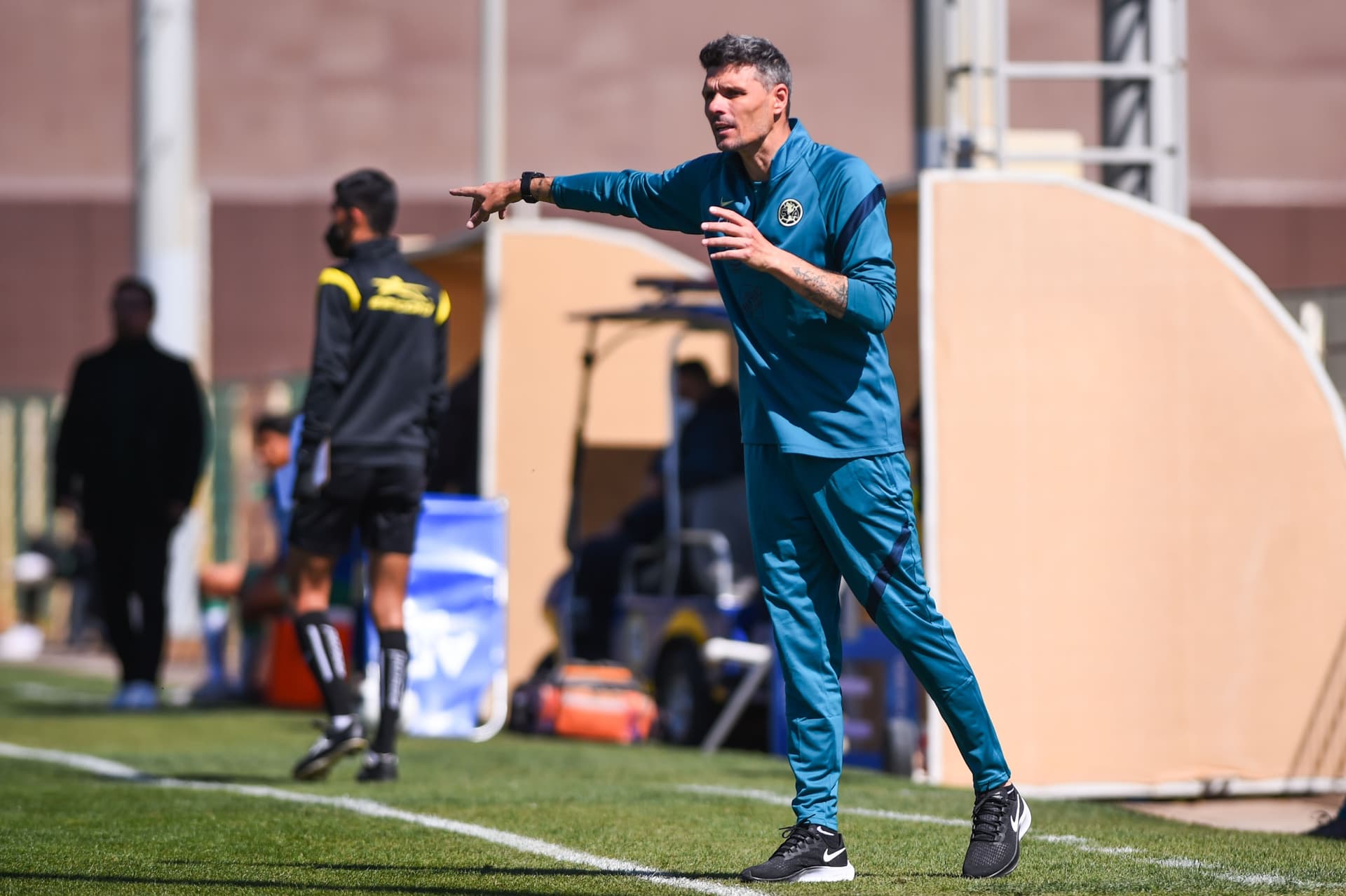 Solari left Las Águilas at the bottom of the table.