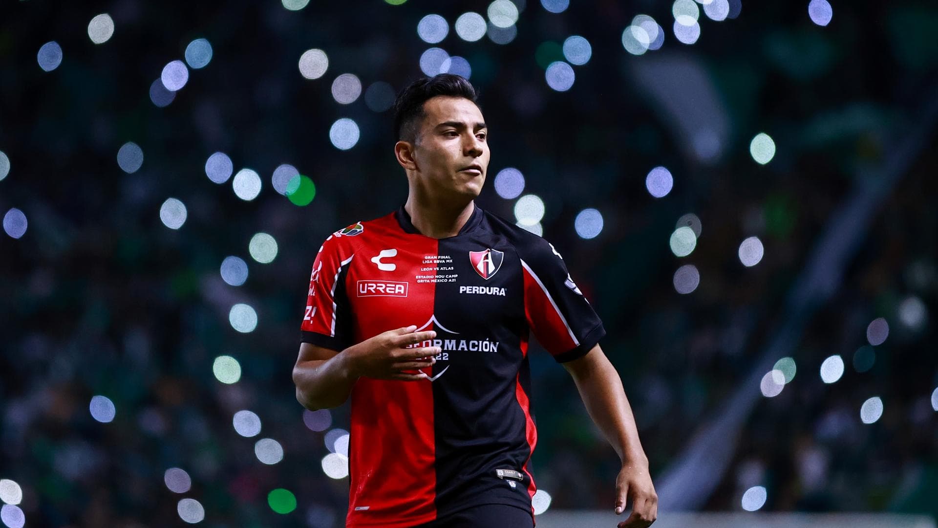 Sources close to the red-and-black club assure that the Men in Red are on the verge of obtaining the 21-year-old Mexican winger.
