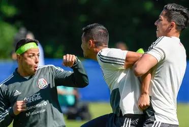 Tecatito Corona broke the silence on social networks to clarify his alleged fight with Chicharito Hernández. Did it really exist?