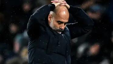 Television cameras captured the chilly moment between the coach and two of his players