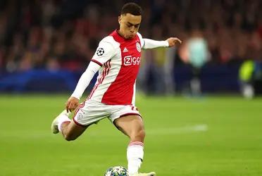 The 19-year-old right back is in FC Bayern and FC Barcelona's target. After being relegated in Ajax his dream to jump to one of the biggest in Europe is coming closer.