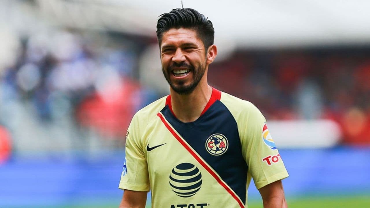 The 38-year-old striker, who has not found a new team, bids farewell to the pitch.