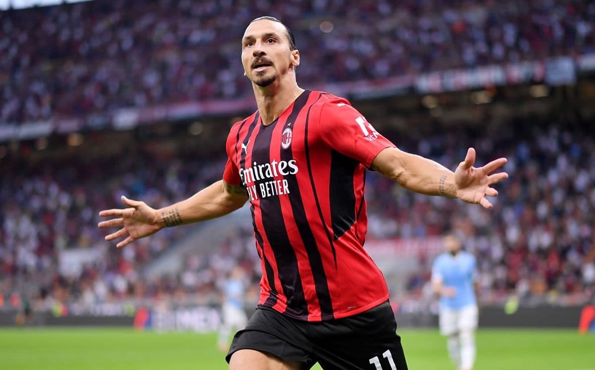 The 40-year-old 'Ibra' has accepted the Rossoneri's offer to continue for another season.