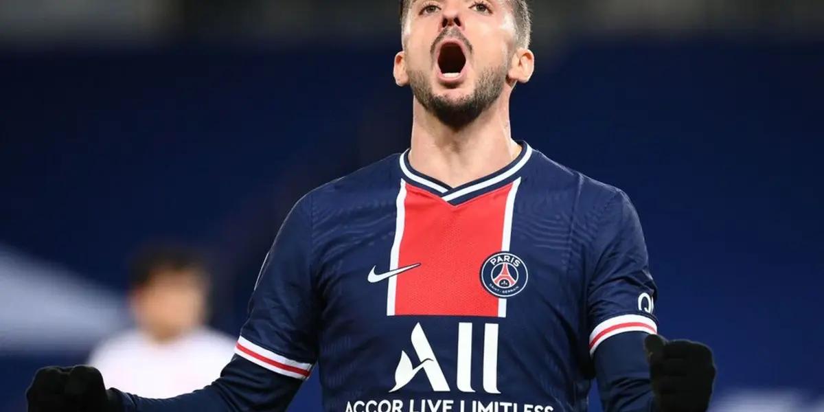 The agent of Spanish player Pablo Sarabia is reportedly offering him to Turkish club Besiktas as he prepares for a potential exit from PSG.