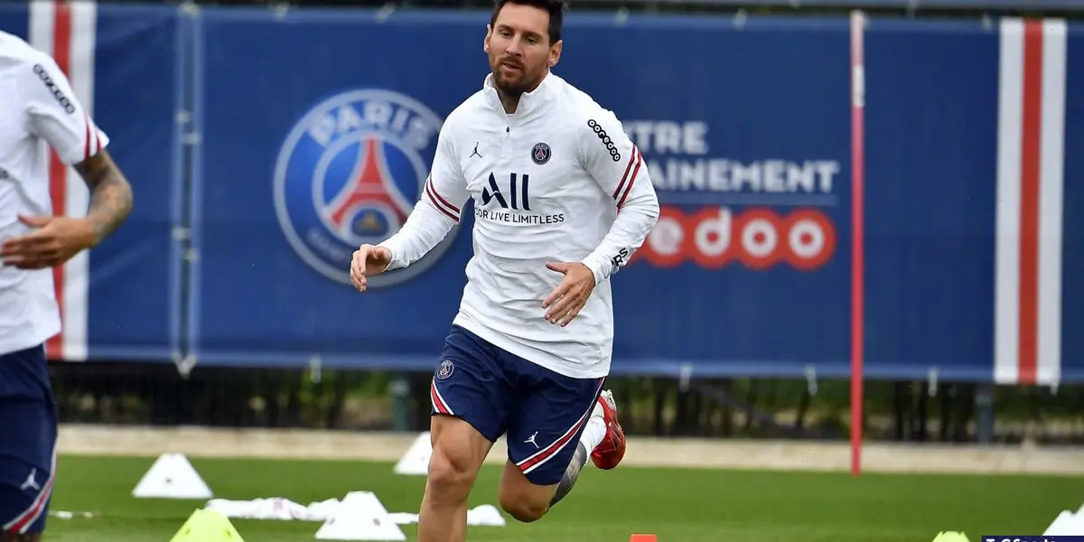 The Argentine forward greeted the fans who were present outside the hotel where PSG concentrated, with a view to Sunday's game against Reims for Ligue 1.