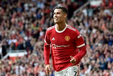 The arrival of Cristiano Ronaldo to Manchester United, without a doubt, excited everyone in the Premier League. His debut, not to mention. Two goals and a win. Meanwhile, Juventus lost again.