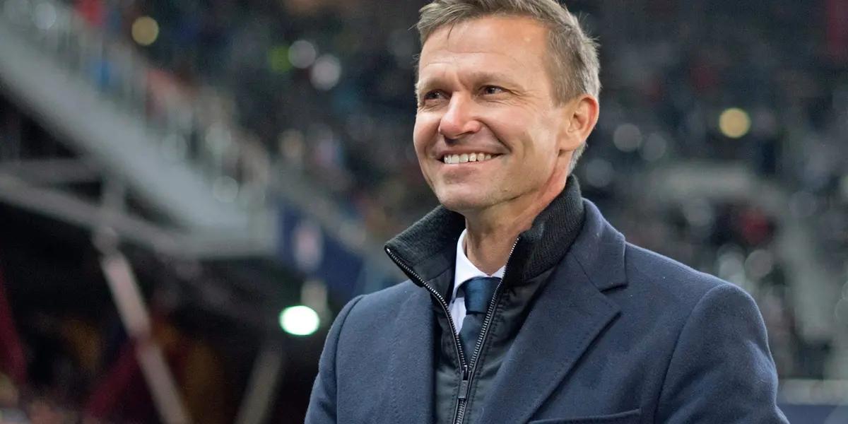 The arrival of the American coach was an open secret since the home side lost 0-1 to Tottenham at Ellan Road.