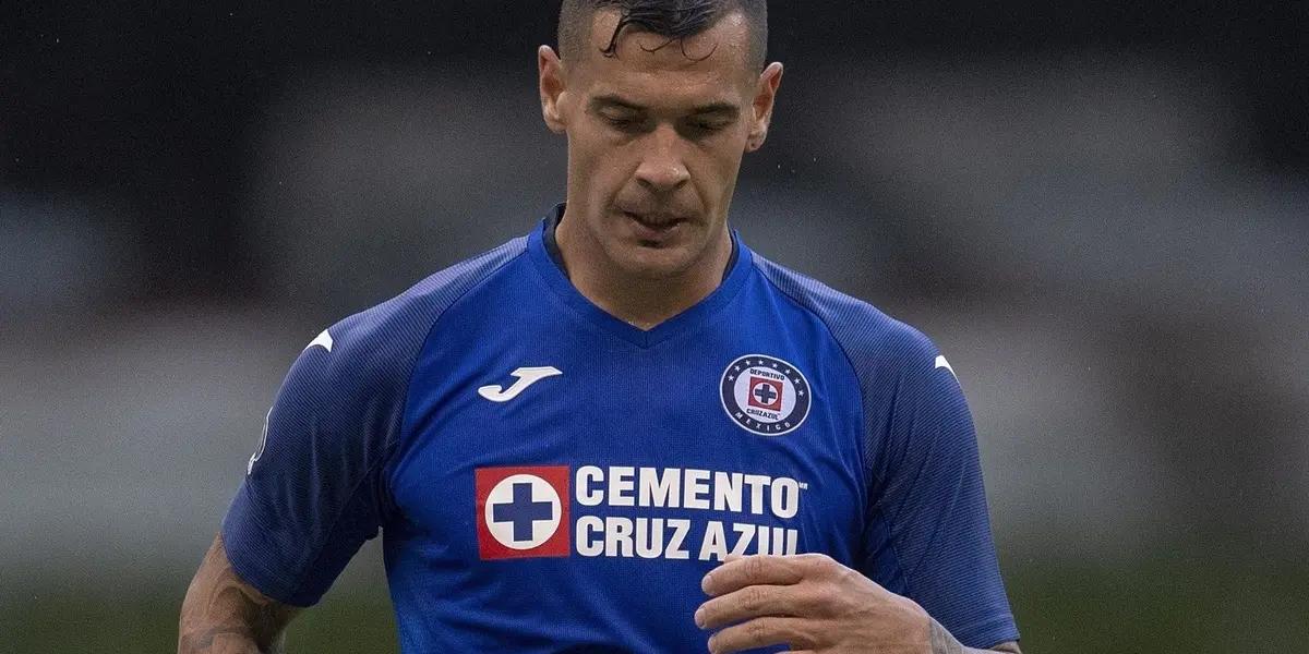 The attacker is mad with the coach after the elimination of his side and he could move to this club.