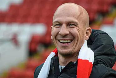 The Austrian coach has signed his contract in the club that is trying to enter to the playoffs zone.