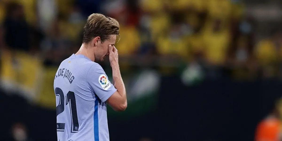 The Barça midfielder has become the biggest headache for the Culés, who are practically forced to sell him.