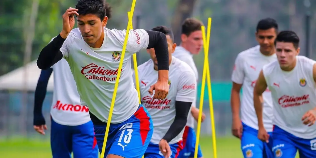 The board of directors of Chivas de Guadalajara continues to work on armoring the first team for the 2022 Liga MX Apertura, and during Monday's morning session, a reinforcement was unveiled to test the team at Verde Valle.