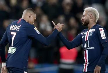 The Brazilian and the French have fun in the PSG dressing room