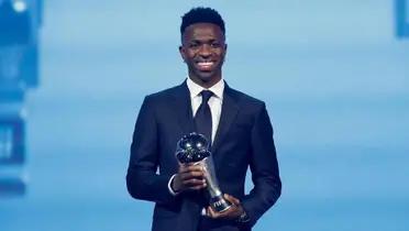 The Brazilian did not hold back and attacked those who criticize him after winning the award.