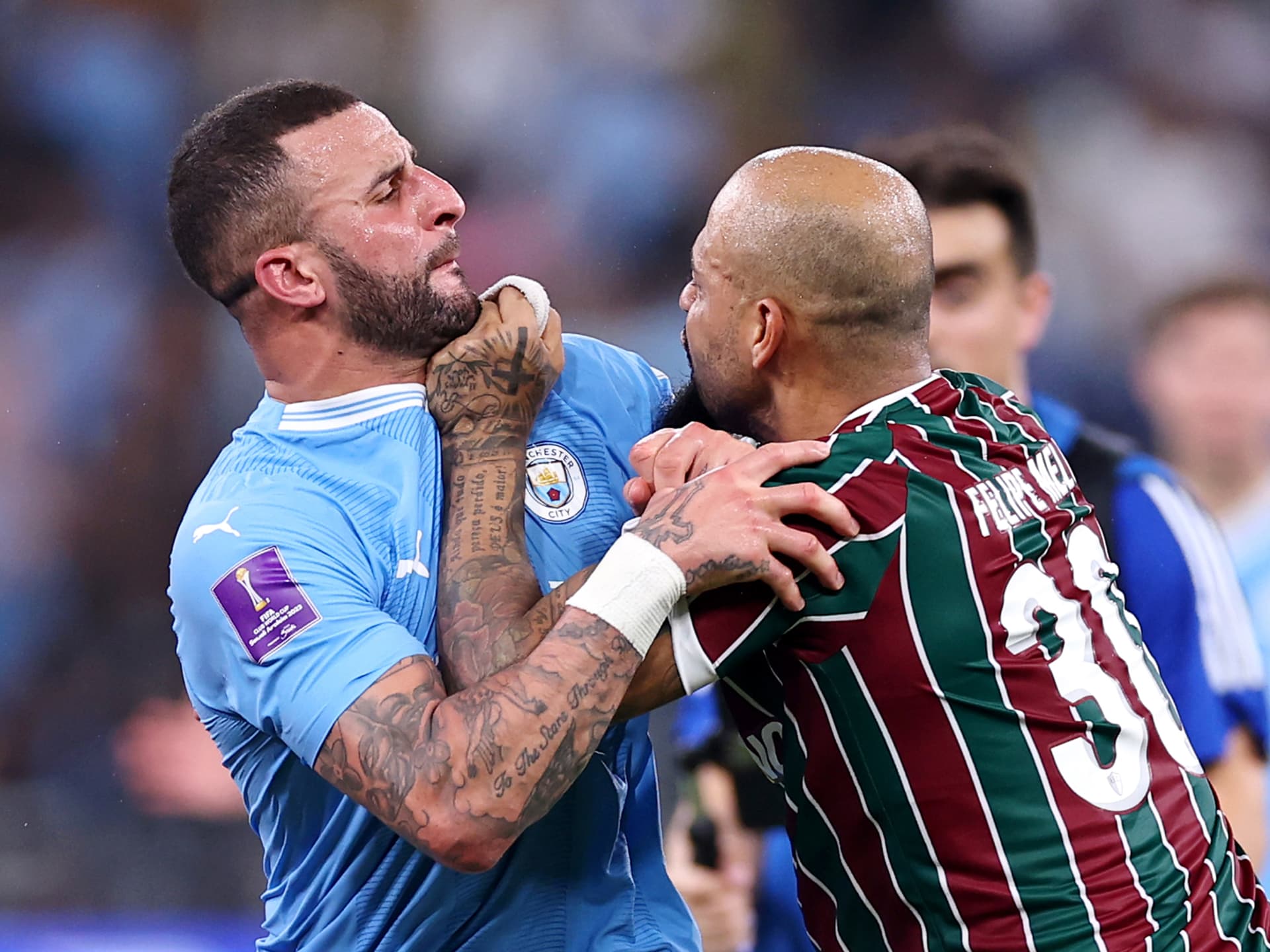 The Brazilian midfielder and the English full-back clashed after the final whistle, leaving an embarrassing image. We will see what consequences it has.