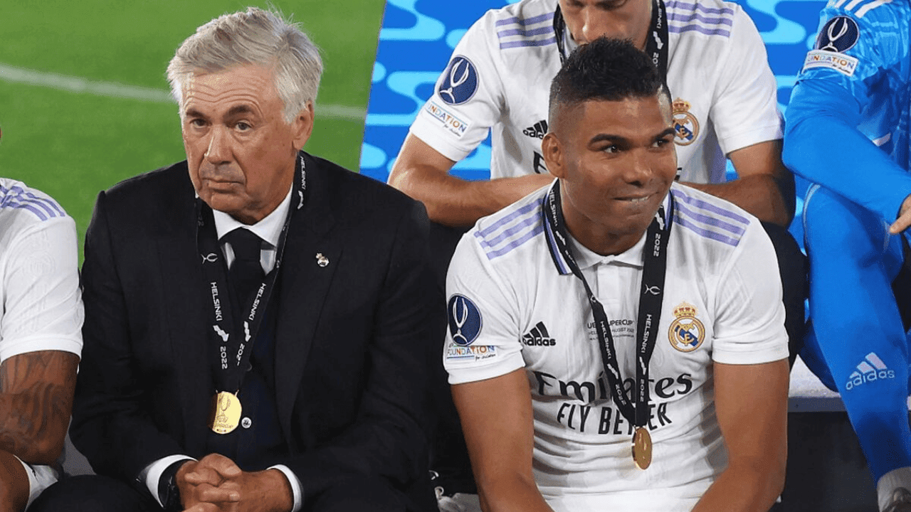 The Brazilian midfielder is in talks with Manchester United and that the deal could be official in the next few hours.