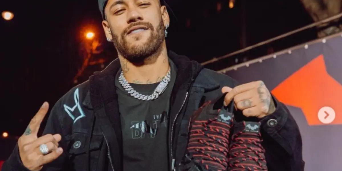 The Brazilian star teamed up with the PUMA brand to promote the release of the next movie of Gotham City's guardian.