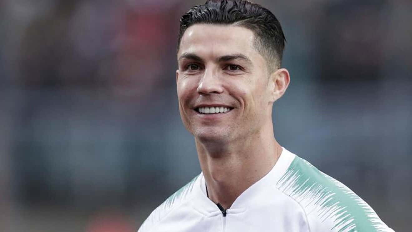 The British driver is jobless, but he still has an incredible fortune that led him to spend his holidays with all the possible eccentricities. But, how big is his spending compared with Lionel Messi's and Cristiano Ronaldo's?