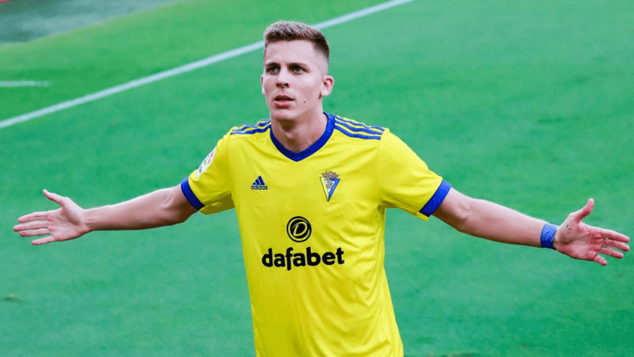 The Cadiz CF midfielder sounds strong to arrive at the Coapa nest but his salary could be a challenge.