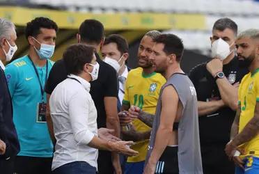 The captain returned to the field, spoke with Neymar, Tite and the Anvisa authority who entered the game to stop.