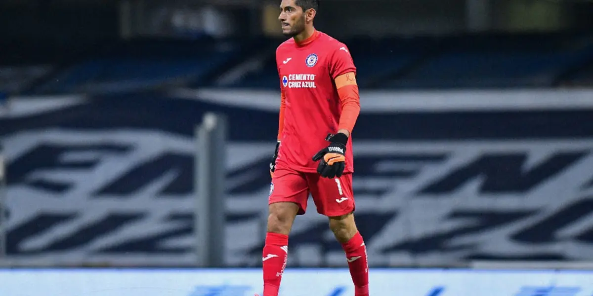 The career of the 40-year-old goalkeeper, José de Jesús Corona, with Cruz Azul dates back to 2009, when he arrived from the Tecos of the Autonomous University of Guadalajara.