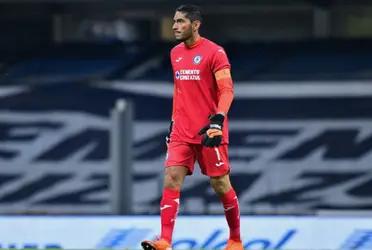 The career of the 40-year-old goalkeeper, José de Jesús Corona, with Cruz Azul dates back to 2009, when he arrived from the Tecos of the Autonomous University of Guadalajara.