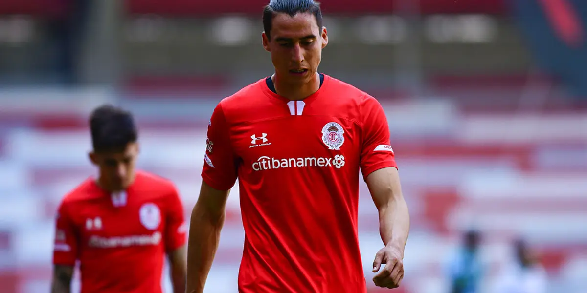 The central defender and great promise of the Mexican football Adrián Mora, emerged from the basic forces of Club Toluca. 