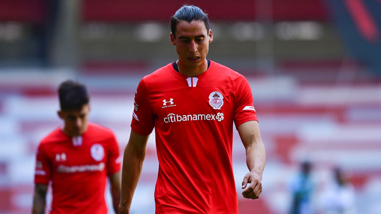 The central defender and great promise of the Mexican football Adrián Mora, emerged from the basic forces of Club Toluca.