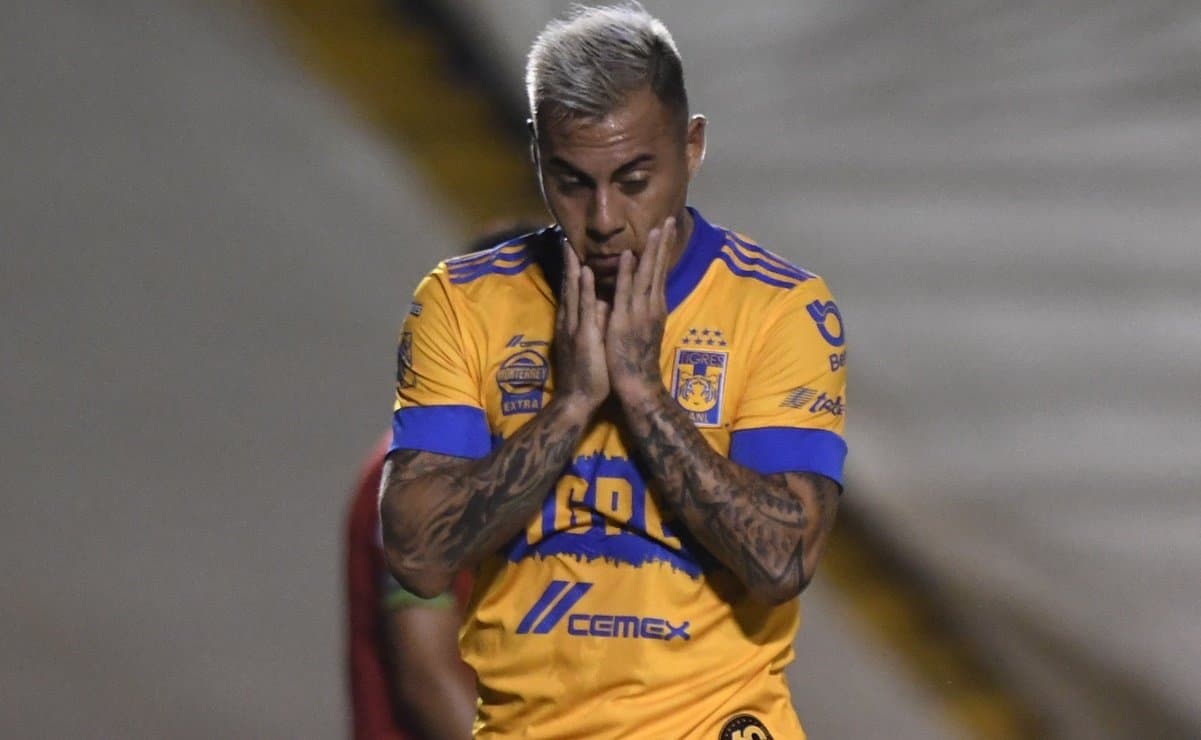 The Chilean striker of Tigres will leave Tigres and a former Liga MX would be his replacement