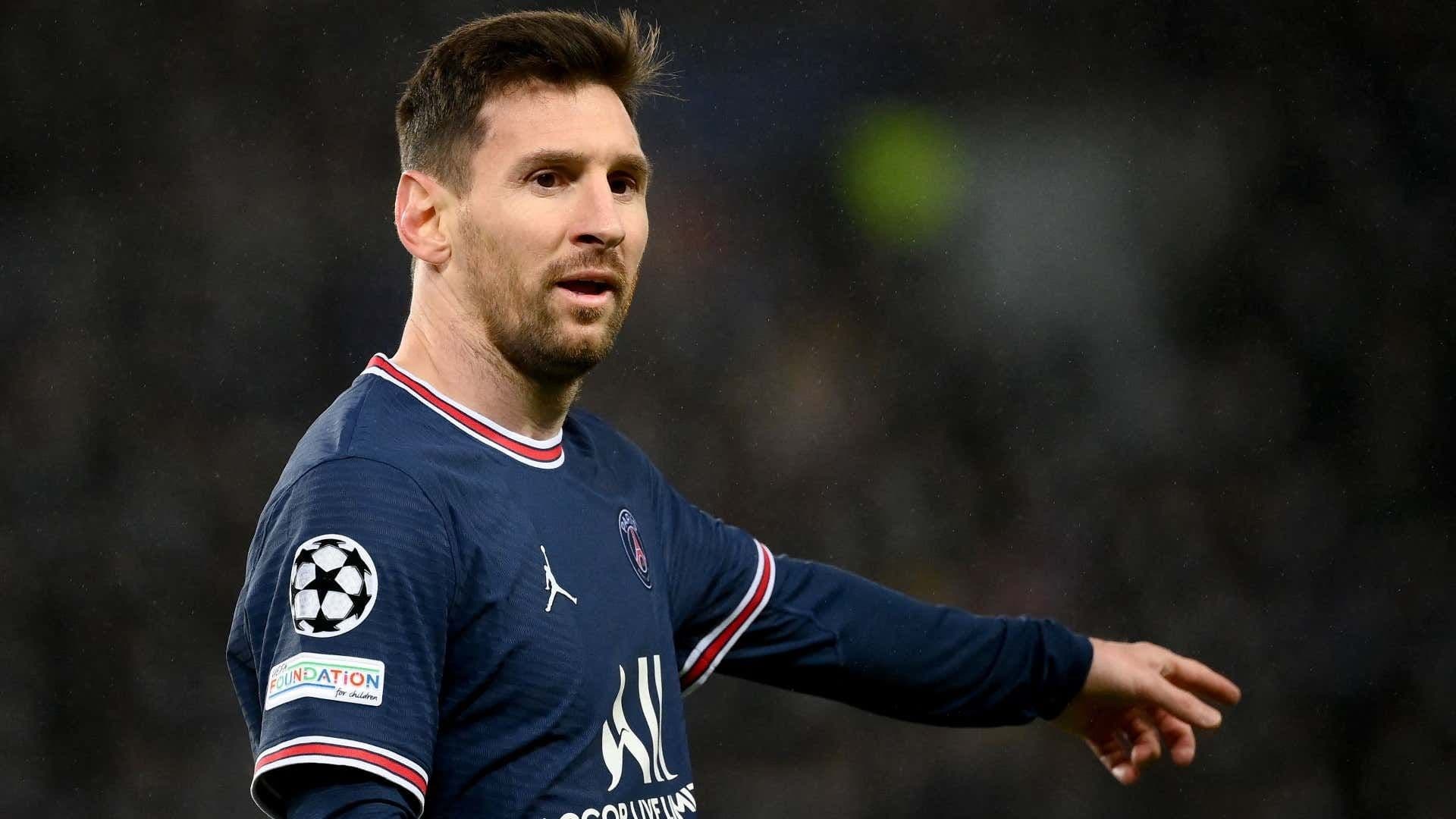 The club no longer requires its players to learn the local language, although the Argentine star and his wife took lessons some time ago.