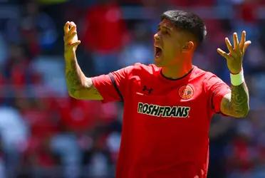 The club, once one of the most dominant in the '90s, is sunk and even their fans protested.