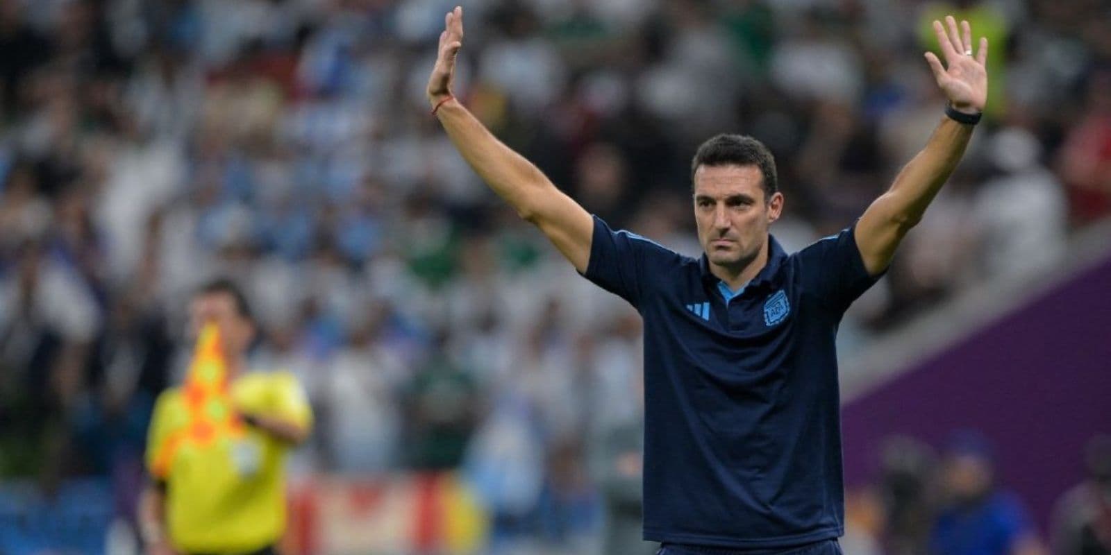 The coach brought to light some details that were experienced in the Argentine locker room, at halftime against Mexico.