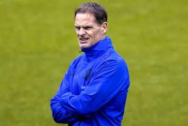 The coach made his debut at Netherlands national team against Mexico and extended a negative record in his managerial career.