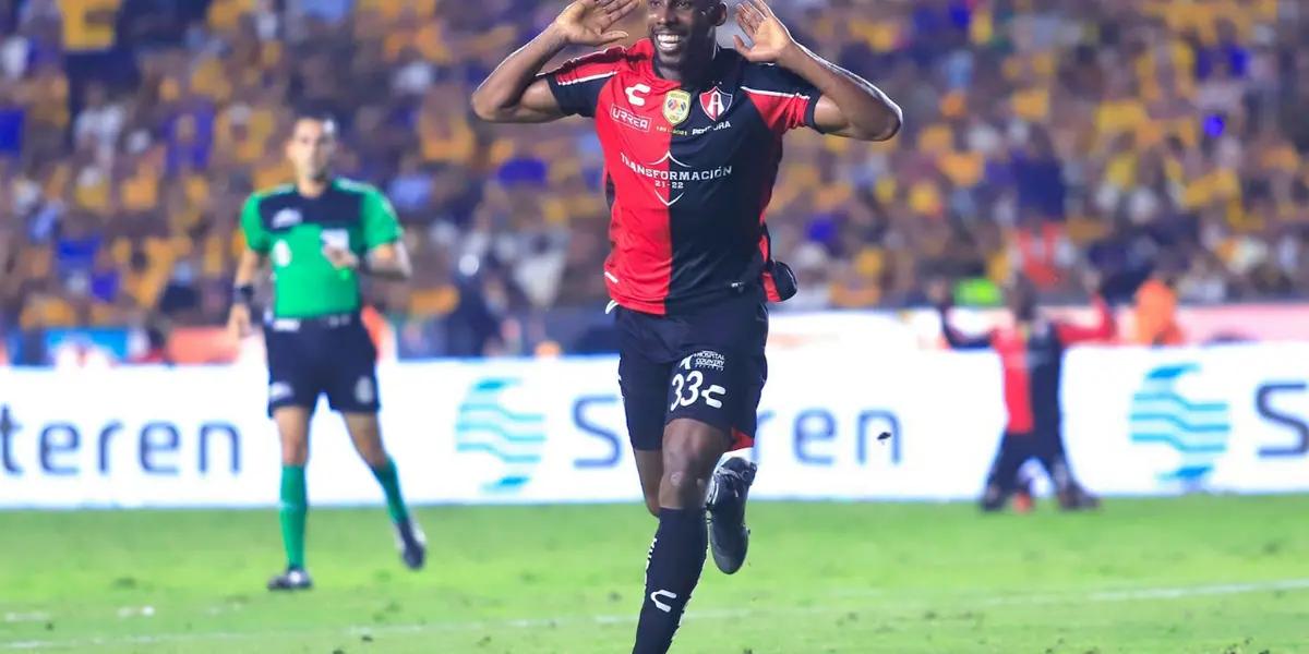 The Colombian striker and Tigres fans engaged in a duel on social networks.