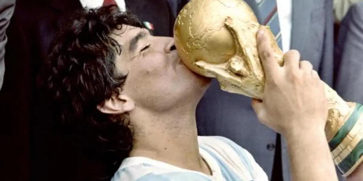 The death of Diego Maradona shook the entire world and both Messi and Cristiano Ronaldo used their networks to say goodbye and curiously used the same adjective to describe him.