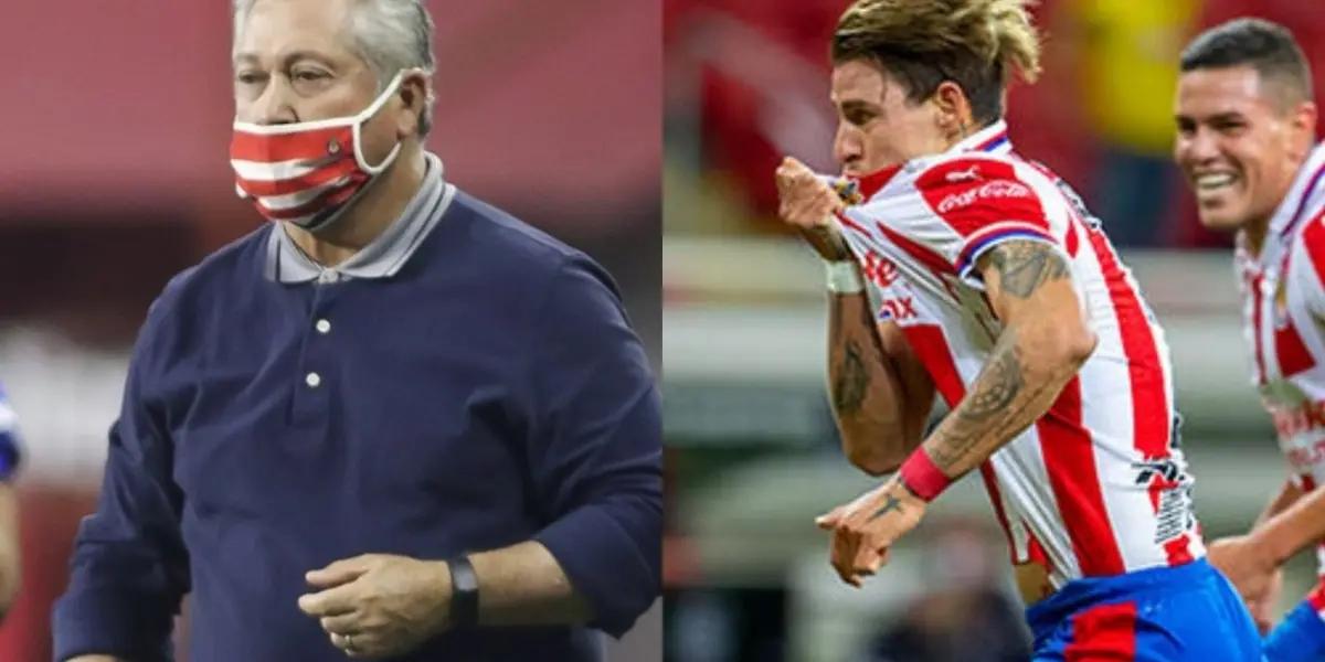 The defender was the unexpected hero for Chivas in the victory against Club America and this was his reaction.