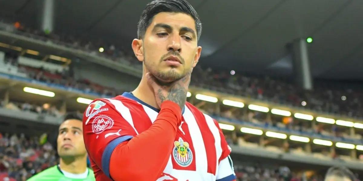 The dressing room is broken in Chivas and they uncover the proof why they would not want Guzmán in the team.