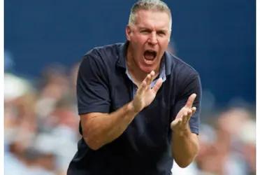 The Dutch coach criticized the actions of his Dallas FC peers and exploded with anger after being defeated 3-2.