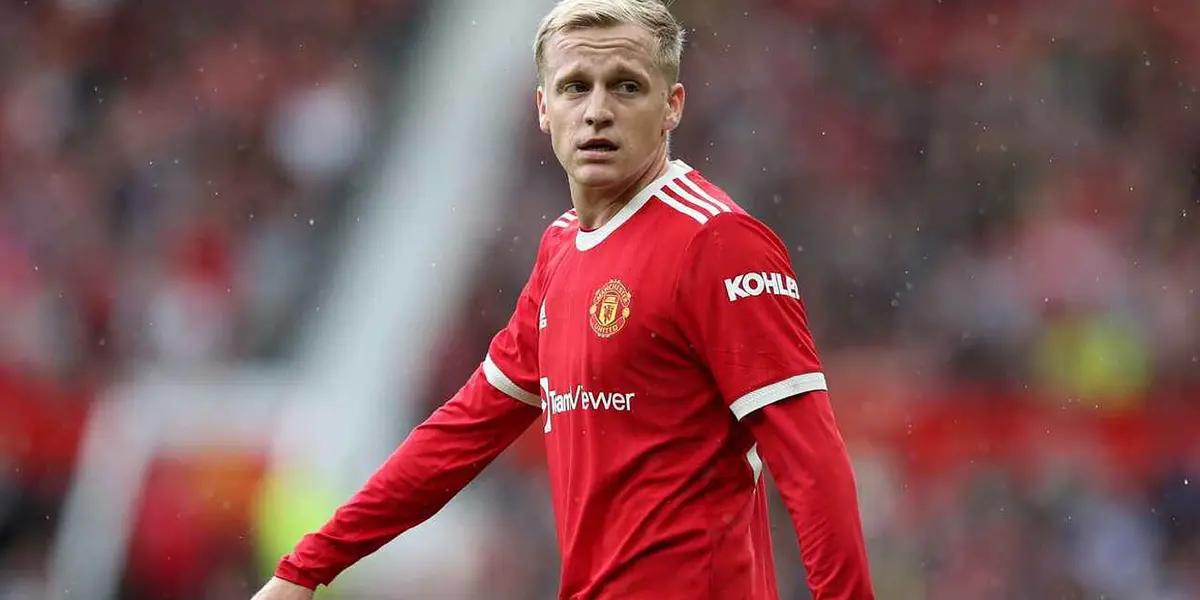 The Dutch midfielder arrives on loan at the Goodison Park club until the end of the season.