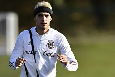 The English club is looking for a replacement for the Mexican striker