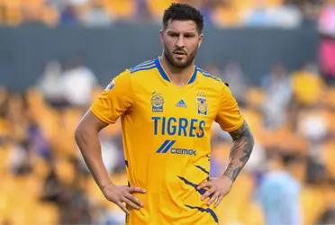 The Felinos' French striker was separated from the rest of the team to avoid further contagions.